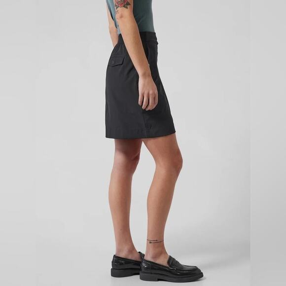 Athleta Black VIENNA CARGO SKORT Size 0 - Picture 2 of 11